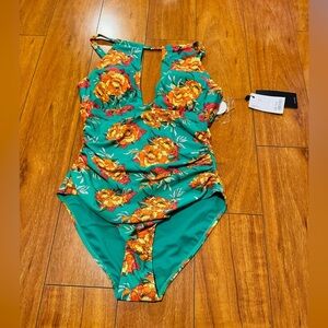 NWT JONES New York woman swiming